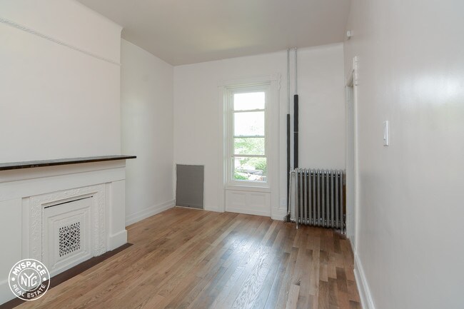 Building Photo - 879 Herkimer St