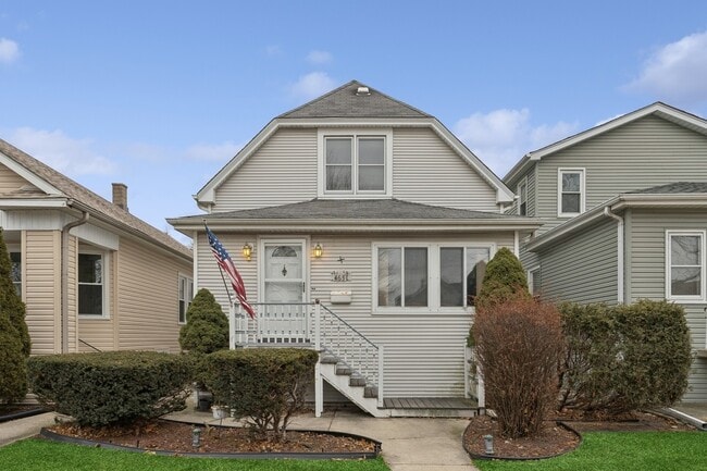 Foto del edificio - 4651 N Leamington Ave