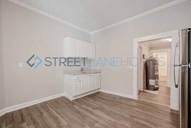Building Photo - Charming 4 Bedroom in Columbus!