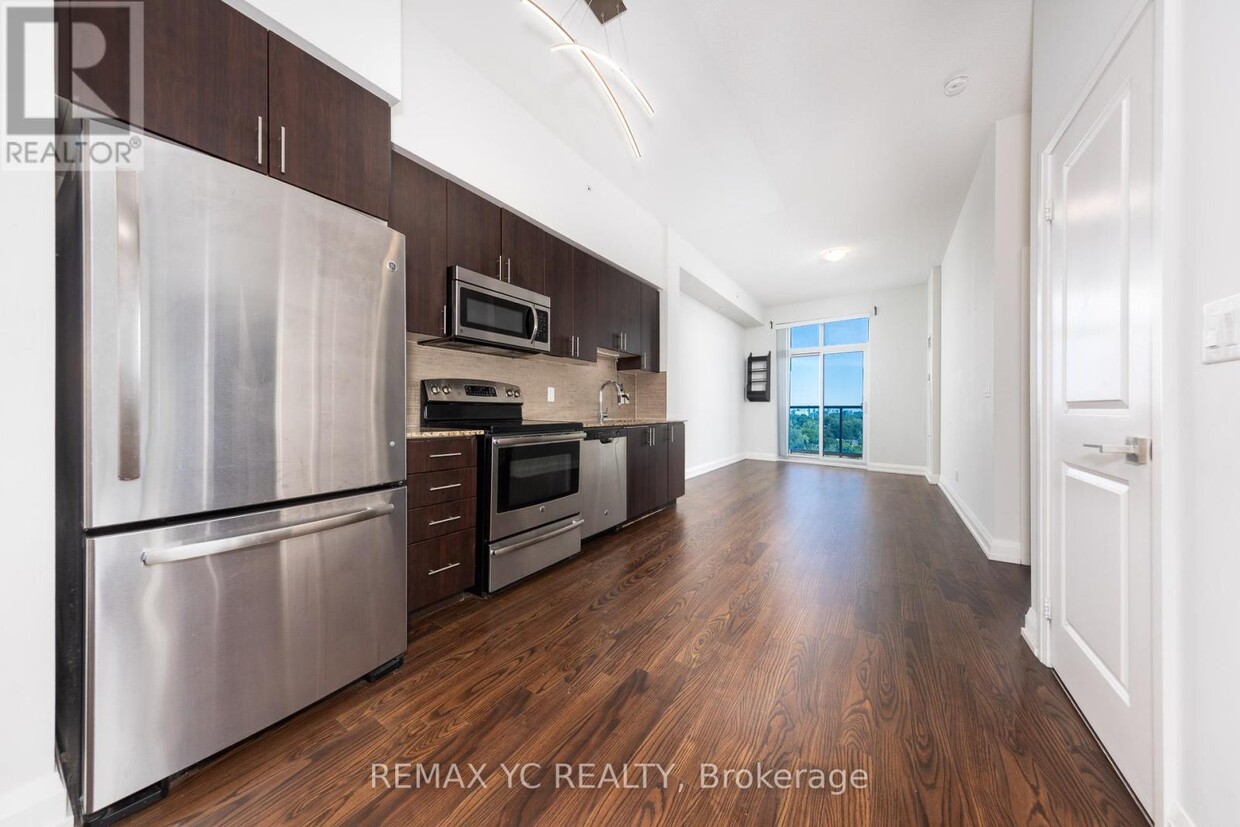 Primary Photo - 7161-7161 Yonge St