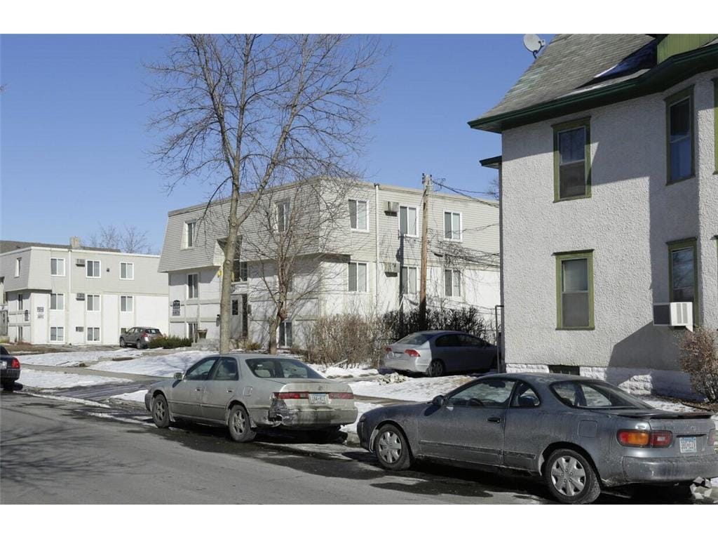 Building Photo - 2731 Pillsbury Ave