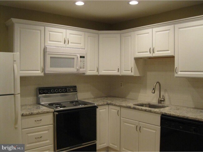 Building Photo - 1202 Beacon Hill Dr