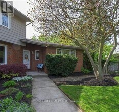 Building Photo - 54 Cottonwood Crescent