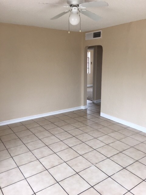 Building Photo - 7400 Stiles Dr