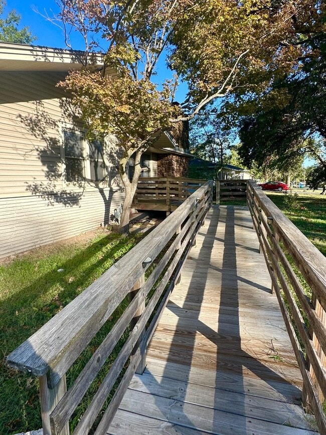 Building Photo - 3 Bedroom, 2 Bathroom Home in Republic, MO