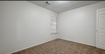 Building Photo - 9803 Knights Dr