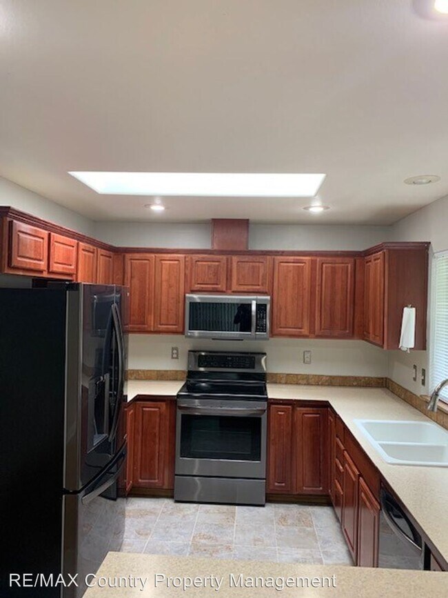 Building Photo - 3 br, 2 bath House - 17604 Pond View Ct SE