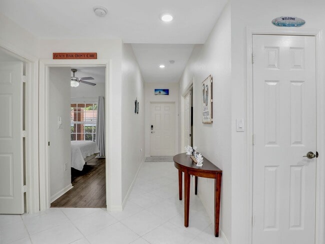 Foto del edificio - Stylish Seasonal Condo Rental in the Heart of Naples – 3BR Condo in Botanical Place!