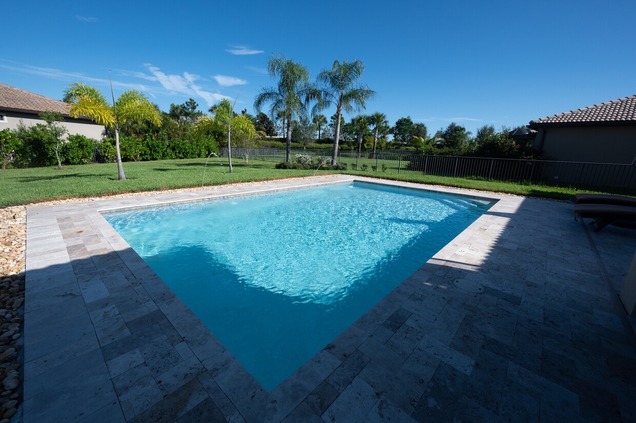 Peaceful 2BR + Studio Home w/ Pool in Veranda Gardens – Walk to Publix! - 239 SE Courances Dr (Port Saint Lucie, FL)