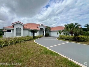 Building Photo - 706 Palmer Way