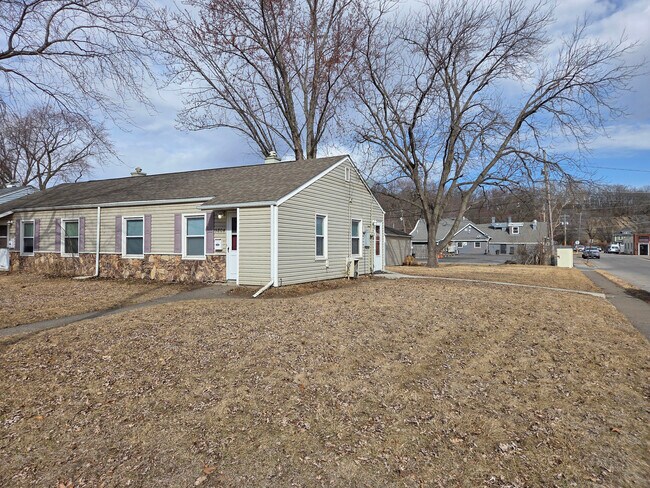 Foto del edificio - 3804 Johnson Ave