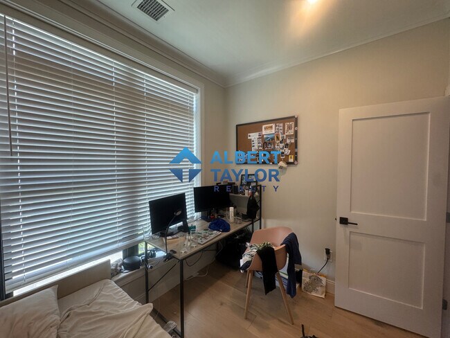 Foto del edificio - 158 Everett St