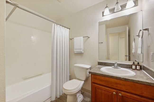 Building Photo - Rolling Creek Apartments