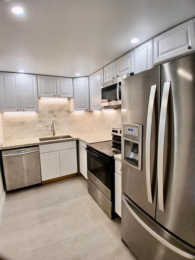 Foto del edificio - 4164 Inverrary Dr