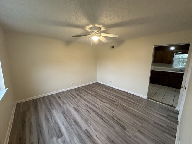 Building Photo - Apartment for Rent