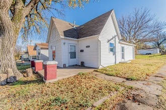Building Photo - 208 N 1st St
