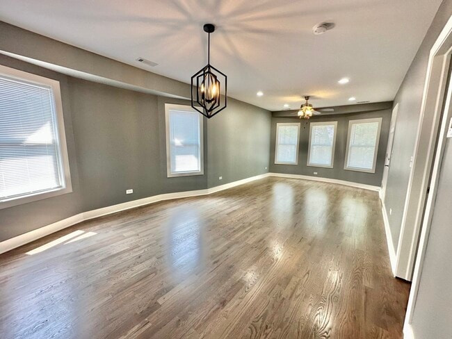 Foto del edificio - 2233 N Lawler Ave