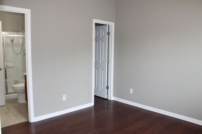 Building Photo - 108 Azteca Dr