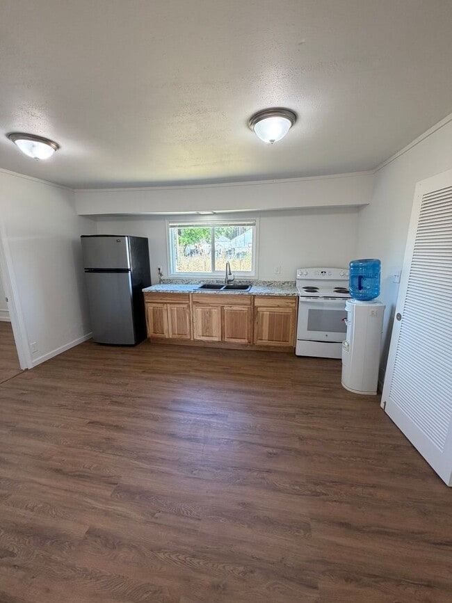 Building Photo - 3 Bedroom house on U&D Nursery Property!