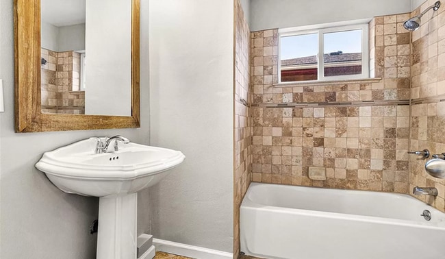 Huge room in a large shared home, private ... - Huge room in a large shared home, private ...
