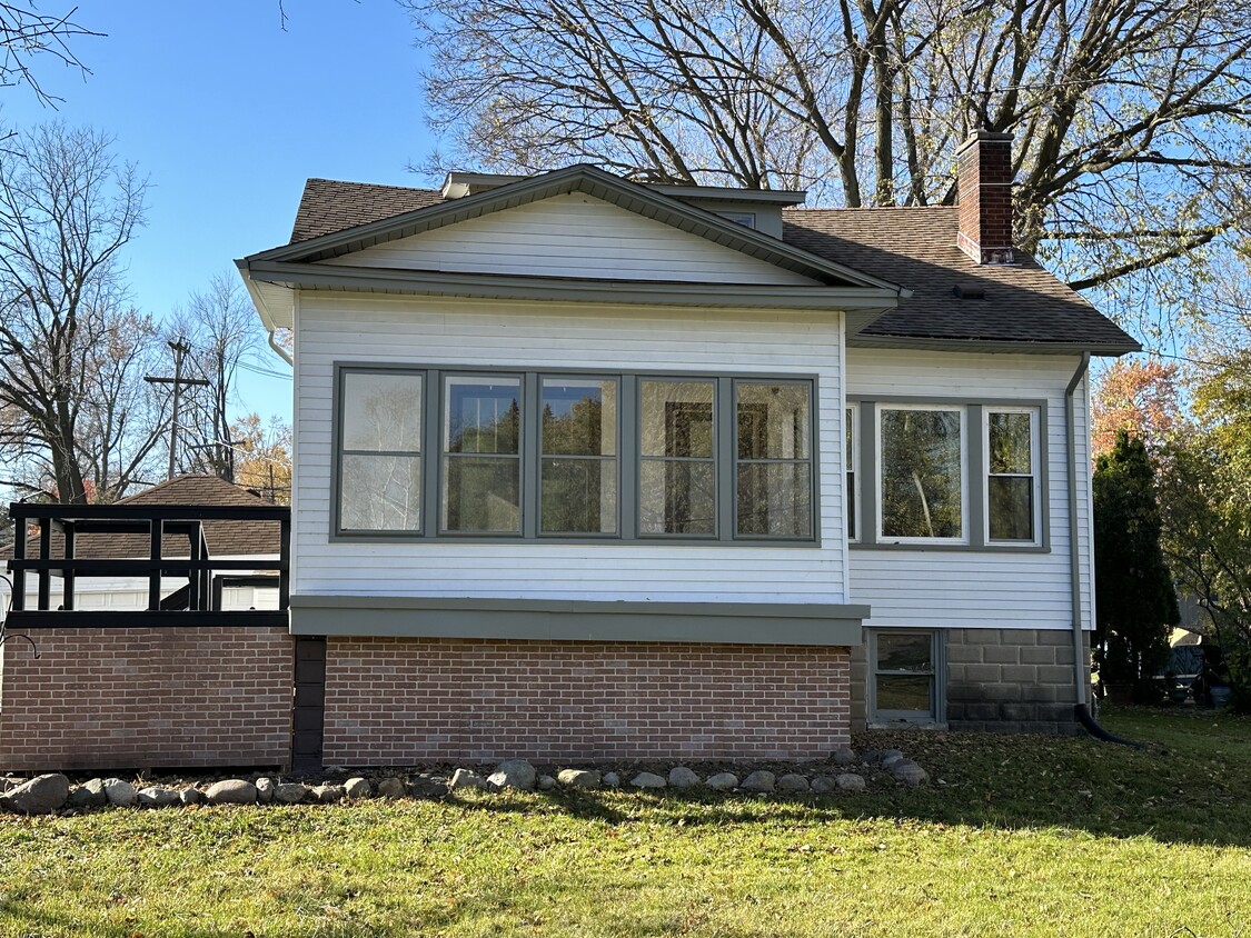Primary Photo - 27136 E River Rd