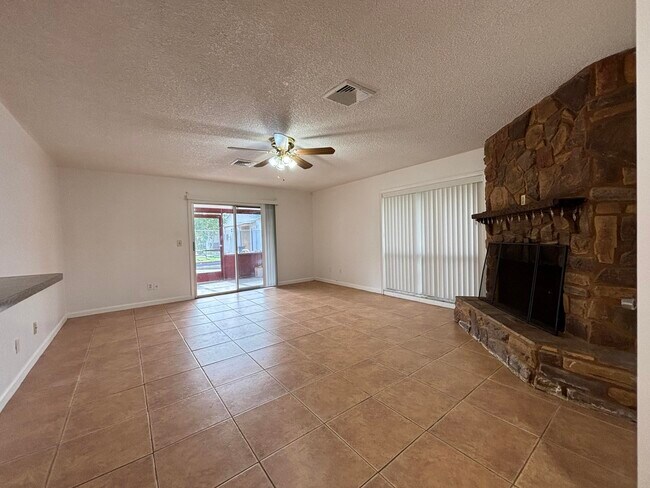 Foto del edificio - 2250 SE Cove Rd