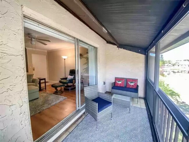 Building Photo - 2616 Hidden Lake Dr N
