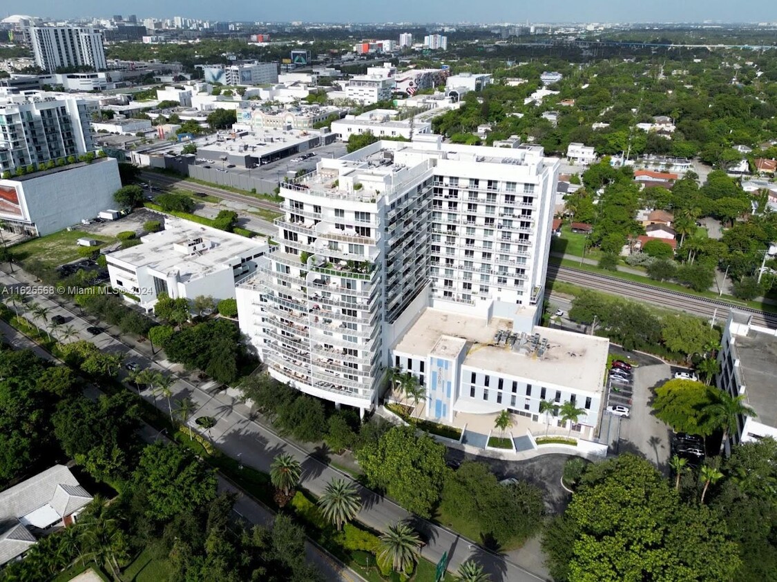 Foto principal - 4250 Biscayne Blvd