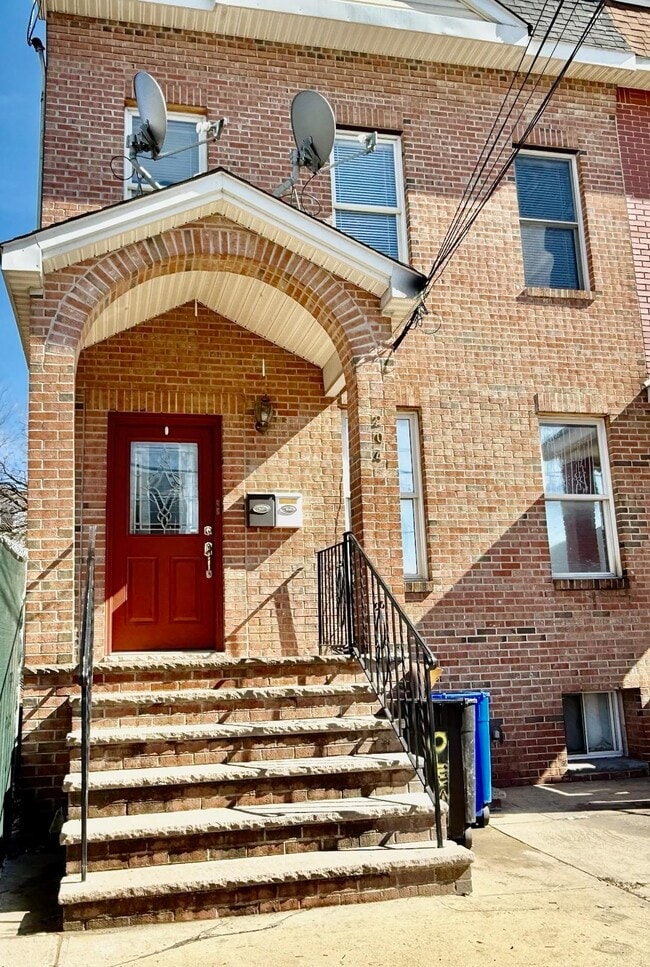Building Photo - 204 Olean Ave