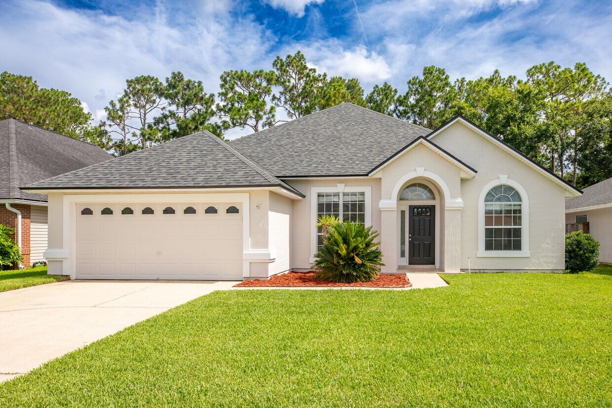 Primary Photo - Stunning home in desirable neighborhood