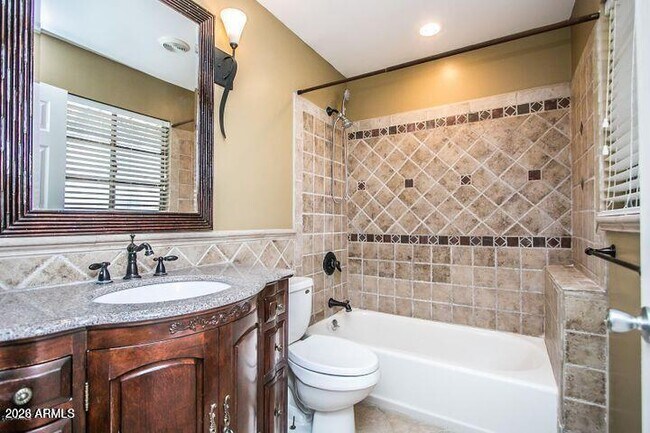 Foto del edificio - 7326 E Vernon Ave