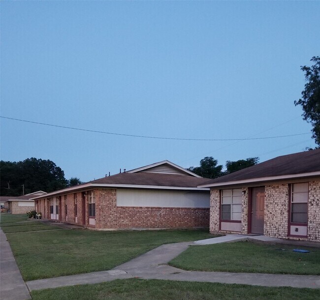 Foto del edificio - 1300 Courtland Rd