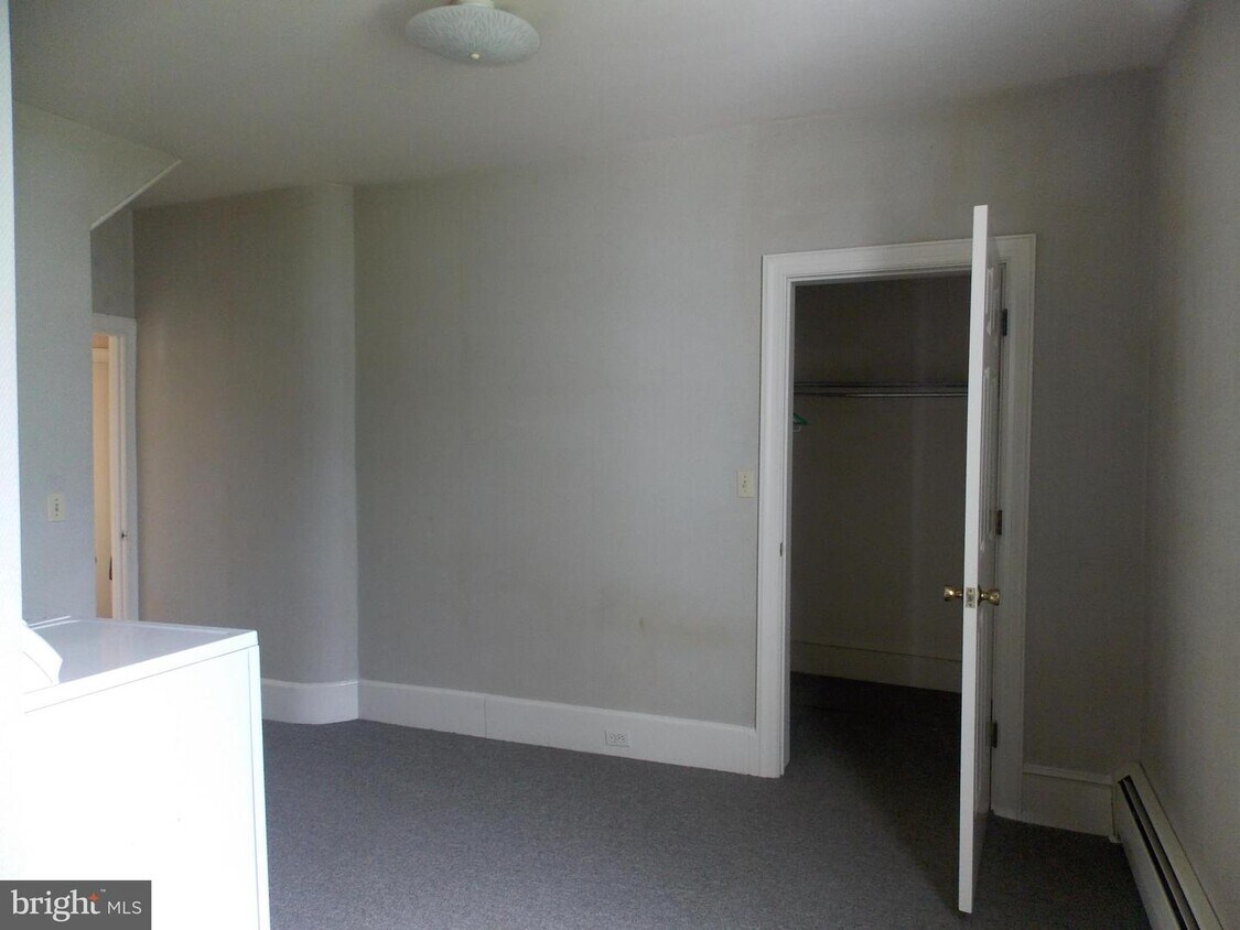 6 S Main St Unit 1ST FLOOR, Mount Wolf, PA 17347 Room for Rent in