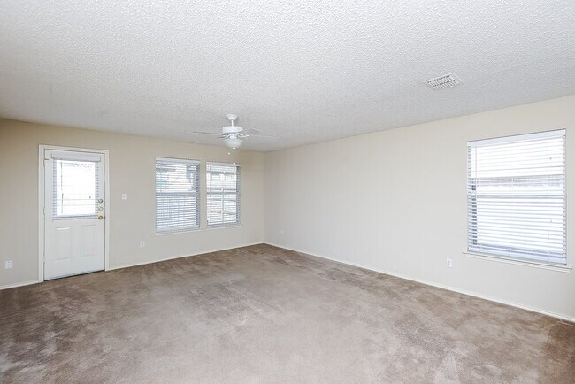 Foto del edificio - 6057 Arabian Ave