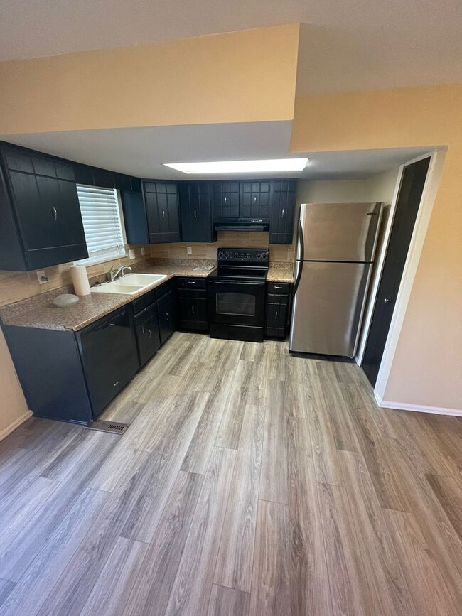Building Photo - 255 Otis Ct