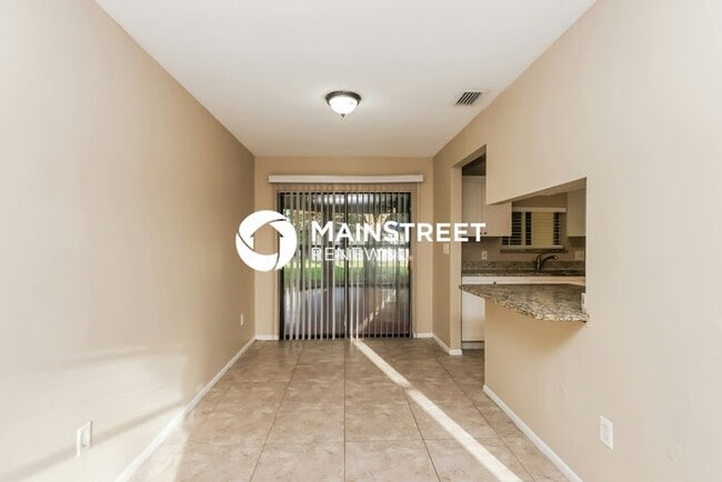 Building Photo - 3 Bedroom Pet-Friendly Home in Fort Myers, FL with Main Street Renewal