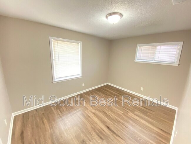 Building Photo - 1935 Warner Ave