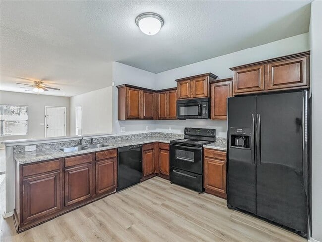 Building Photo - 848 NW Evans Cir