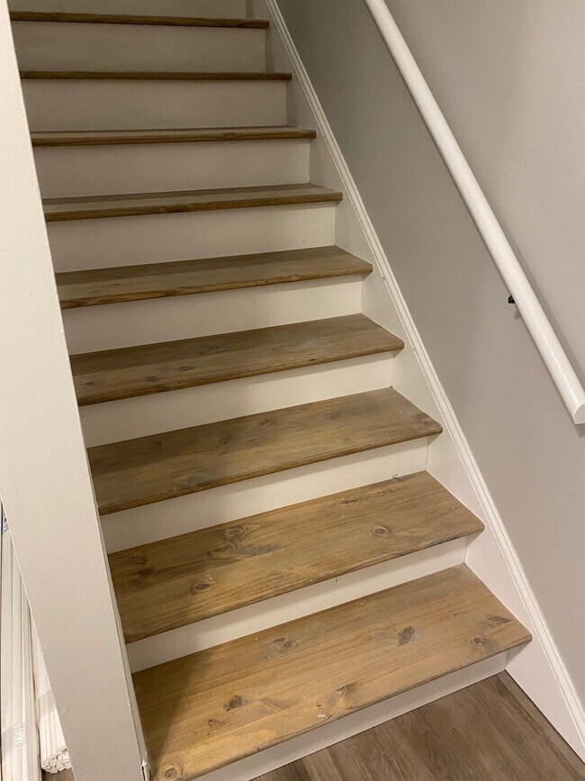 Stairs - 448 Faculty Ct