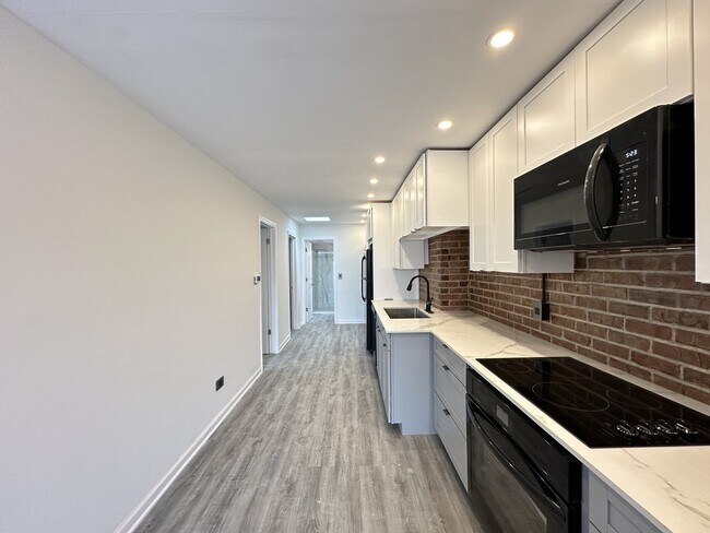 Foto del edificio - 5947 W Montrose Ave