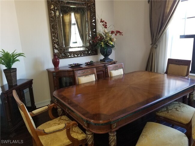 Foto del edificio - 12501 Fairmont Dr