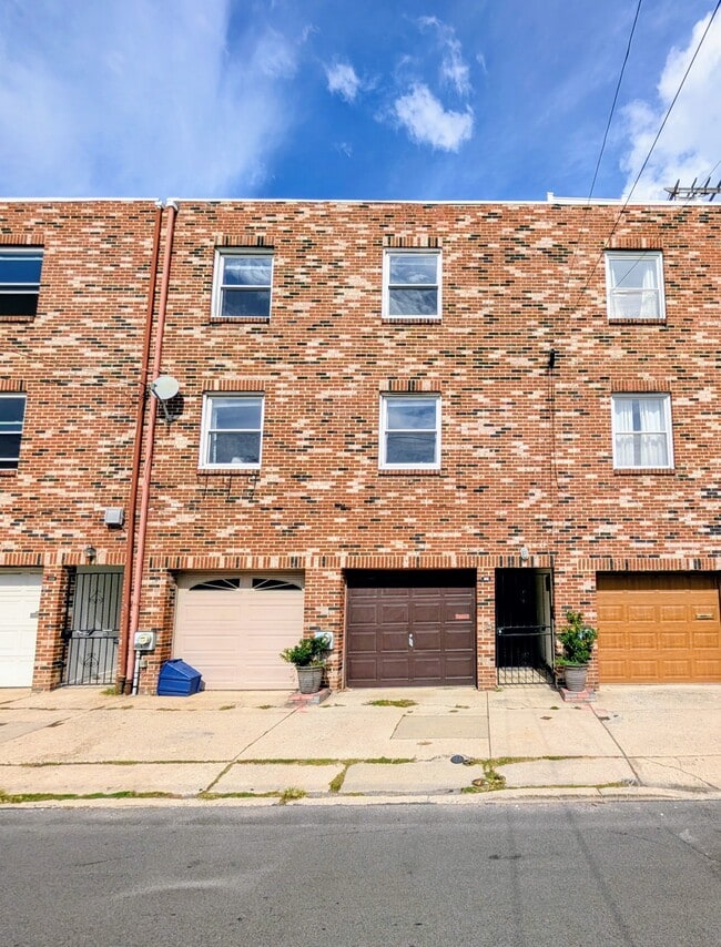 Building Photo - 1721 Fitzwater St