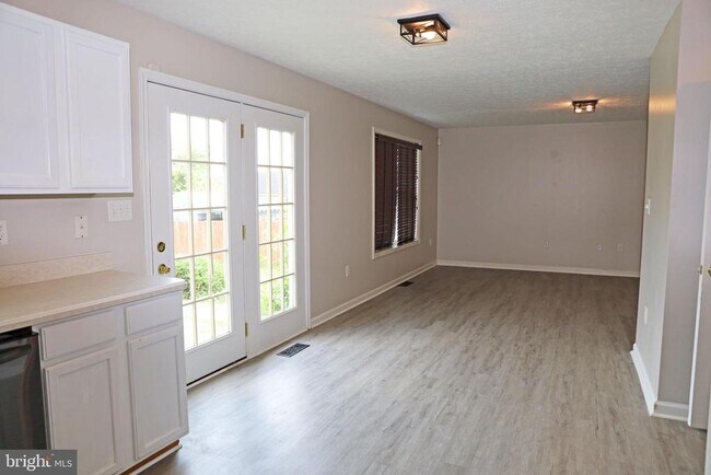 Building Photo - 307 Dinali Dr