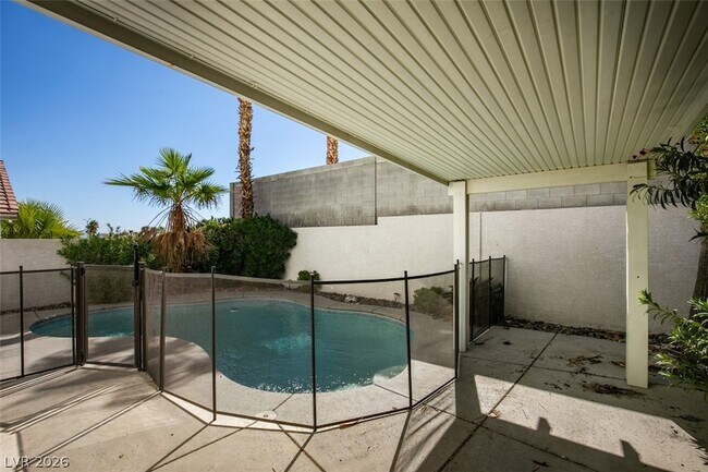 Foto del edificio - 9321 Copper Bay Ave