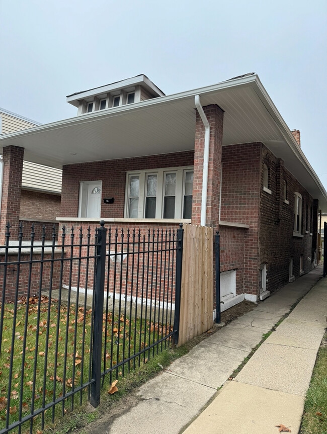 Building Photo - 7408 S Yates Blvd