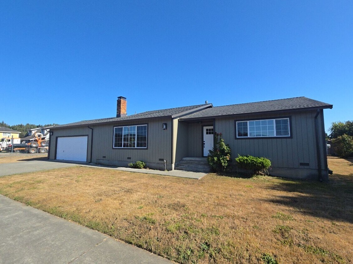 Primary Photo - 3BD/2BA newly remodeled Kenwood Dr. Fortun...