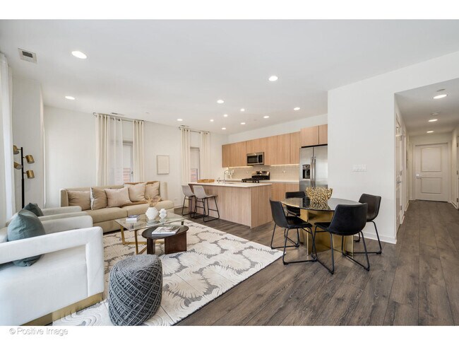 Foto del edificio - 8467 Grand Ave