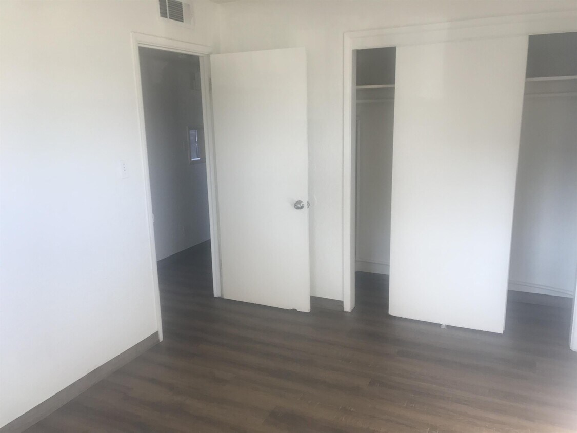 Foto principal - 2135 Mayfair Dr W