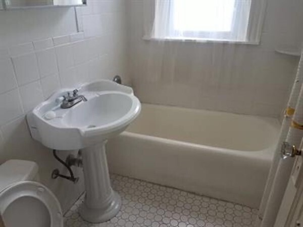 Building Photo - 2 Hancock St