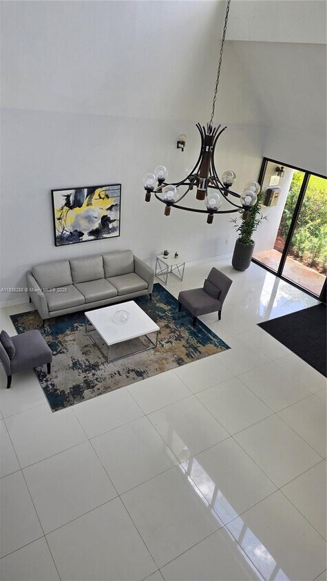 Foto principal - 200 Lakeview Dr